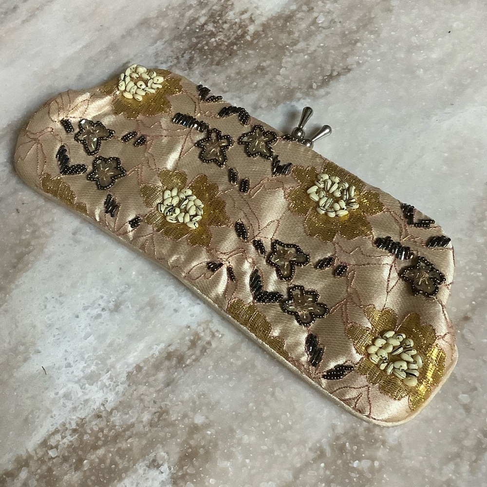 😍Elegant Floral Clutch in Gold and Cream😍NWOT